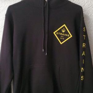 Strains Est. sweater in black